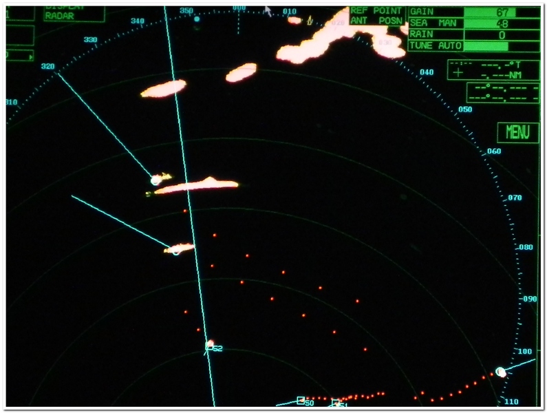 Радиолокационные помехи. Судовые радары Фуруно. Экран РЛС на судне. РЛС ПВО экран радара. Судовой радар антенна.