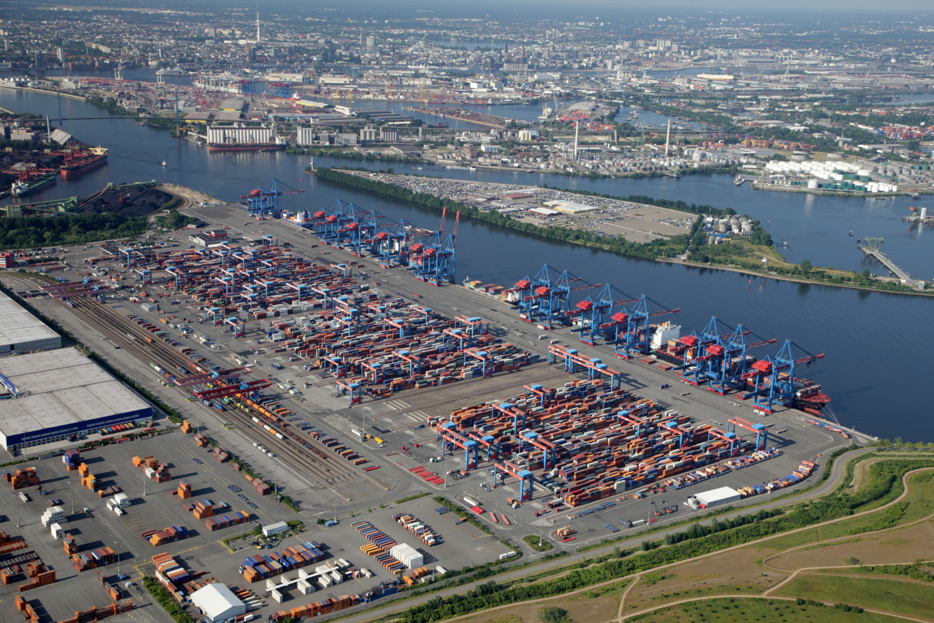 Порт описание серий. Морской порт Гамбург. Гамбург порт Хафен. Порт Гамбург Германия. Речной порт Гамбург.