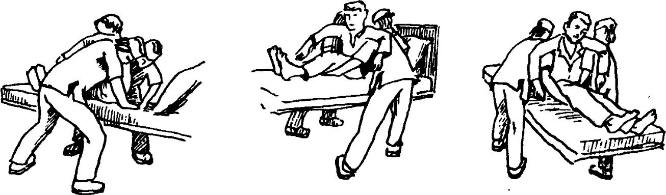 Захват стола. Австралийский метод перемещения пациента. Перемещение пациента методом поднятие плечом. Перемещение пациента австралийское поднятие. Перемещение пациента к изголовью кровати алгоритм.