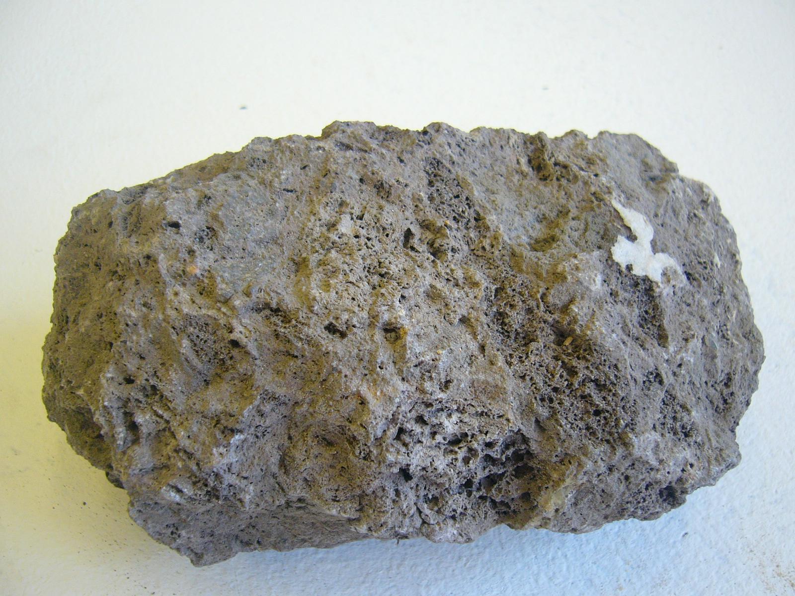 Рыхлая порода 4. Туф вулканический камень. Туф Горная порода. Вулканический туф Горная порода происхождение. Вулканический туф порода.