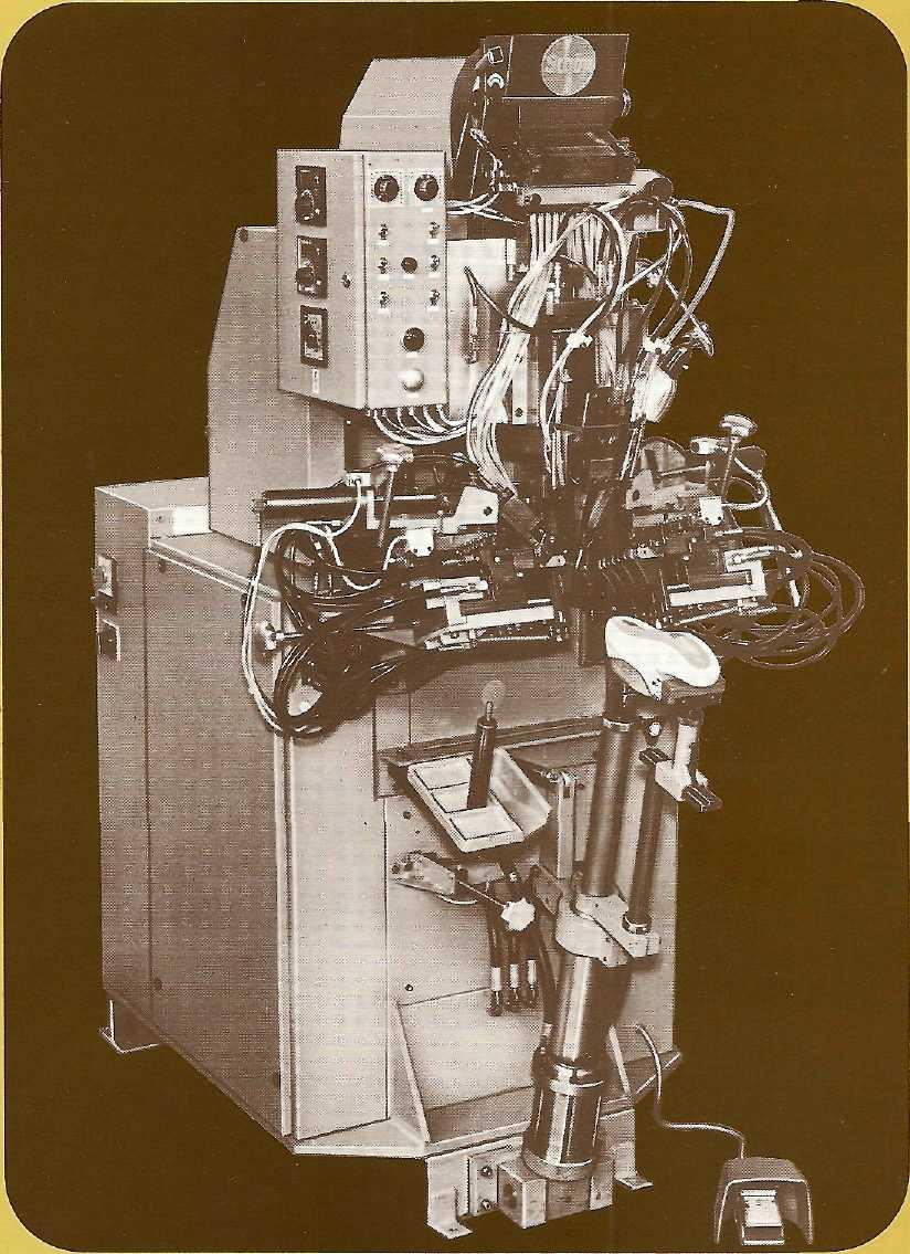 21 Машины для затяжки пяточной и пяточно-геленочной частей заготовок обуви